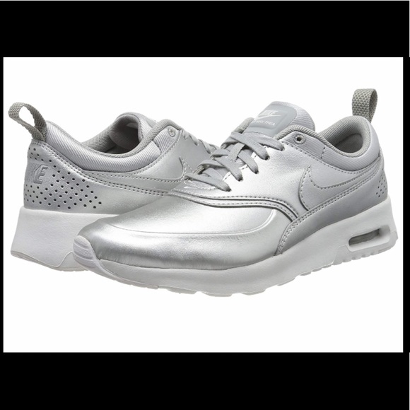 🆒🚺 NIKE AIR MAX IN METALLIC SILVER 🚺🆒 - Picture 2 of 16